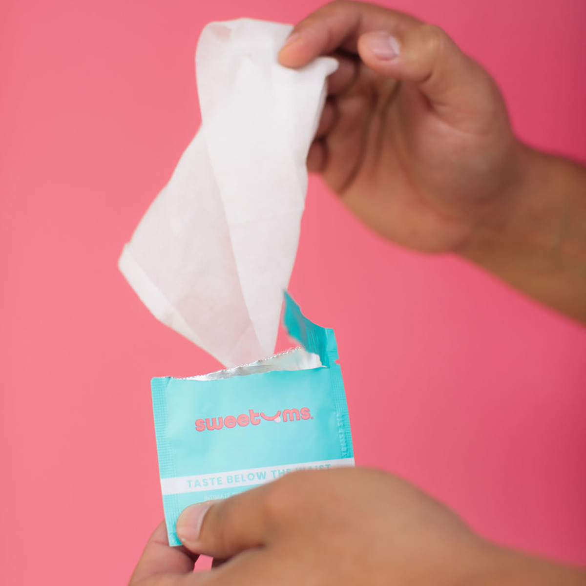 Sweetums Intimate Wipes CinnamonBun Flavor - Image 2